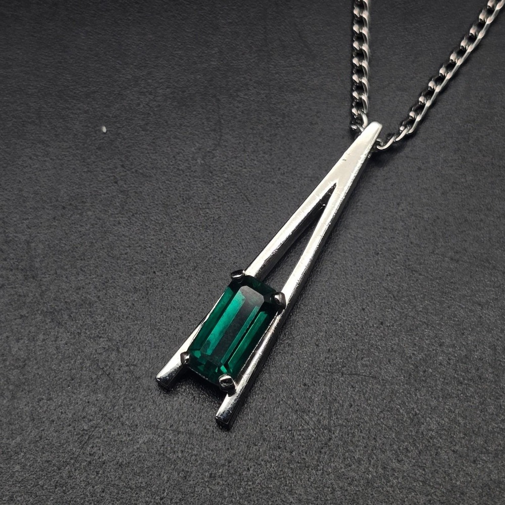 Avon Park East Necklace Silver Tone Green Rhinestone A Frame Futuristic